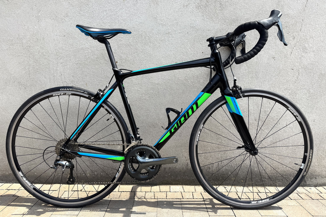 Giant Contend road bike hire in Krakow - reliable Shimano groupset. Giant Contend Elite