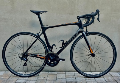 Giant TCR Carbon Performance road bike rental in Krakow. Giant TCR Carbon Performance
